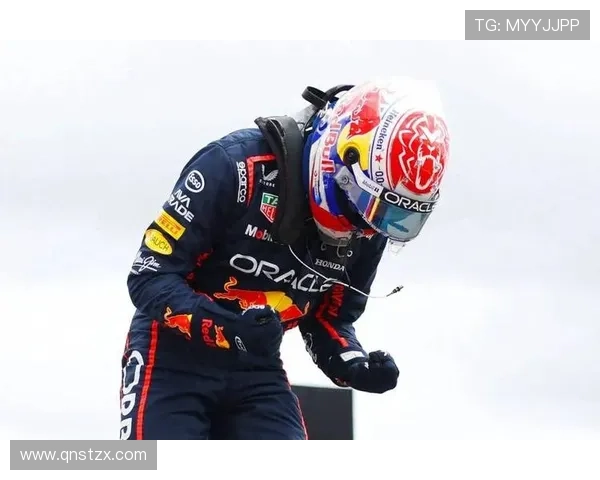 F1赛季争夺激烈 汉密尔顿与维斯塔潘角逐冠军宝座 F1赛季争夺激烈 汉密尔顿与维斯塔潘角逐冠军宝座