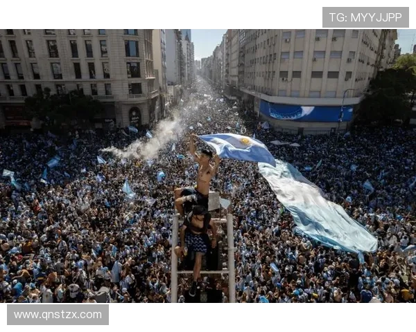 国家队逆转夺冠点燃赛场激情球迷沸腾全场高呼英雄荣耀再度凯旋归来 国家队逆转夺冠点燃赛场激情球迷沸腾全场高呼英雄荣耀再度凯旋归来
